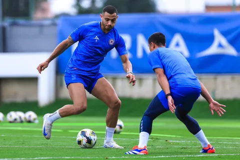 Giakoumakis puso en práctica el gol que le hace falta en Cruz Azul: la foto que causó furor