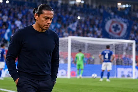 Joel Huiqui no encuentra solución y la defensa de Cruz Azul sigue haciendo aguas en Liga MX.