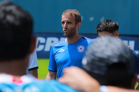 Cruz Azul replantea su estrategia en el mercado de pases tras sorpresivas salidas