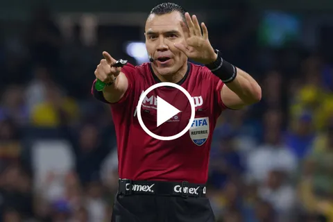El Gato Ortíz volvió a regalarle un penal al América