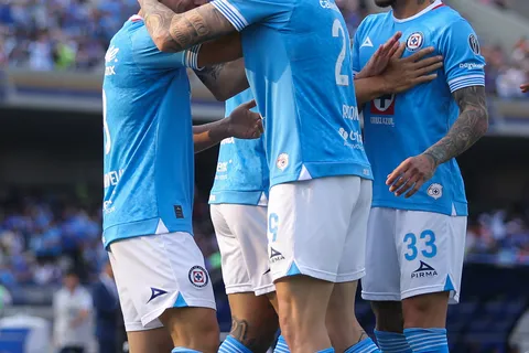 Cruz Azul quiere liquidar la serie contra Real Hope.