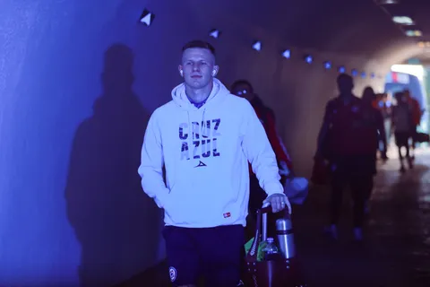 ¿Mateusz Bogusz estará en el Cruz Azul vs. Chivas? El polaco reporta más tarde que el resto