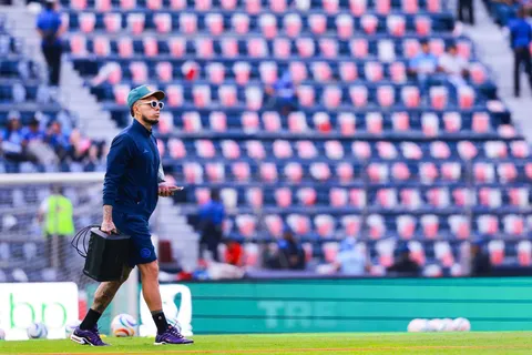 Humo blanco para Carlos Salcedo: un club de la MLS sería su destino tras salir de Cruz Azul