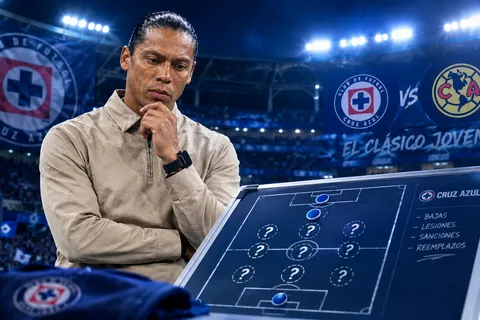 El entrenador mueve sus fichas pensando en el partido.