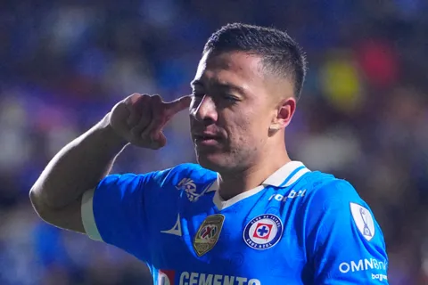 Andrés Montaño, el hombre del momento en Cruz Azul.