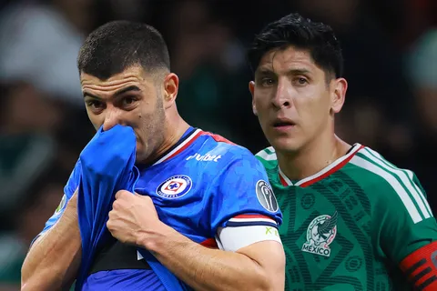 Erik Lira, puesto por encima de Edson Álvarez.