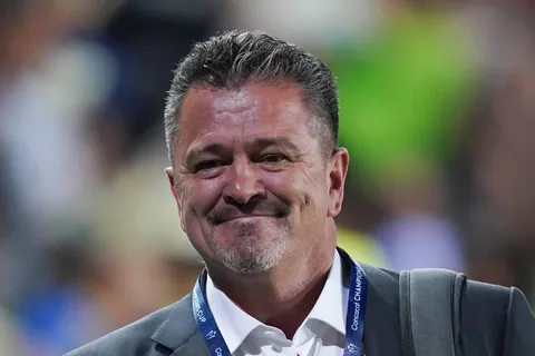 Carlos Hermosillo palpitó la serie de cuartos de final entre Cruz Azul y Chivas.