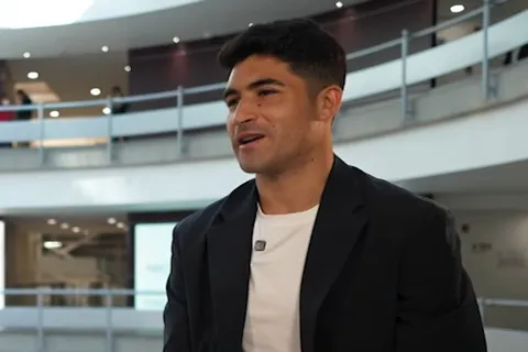 Nicolás Ibáñez fue presentado ante los medios de comunicación en Cruz Azul.