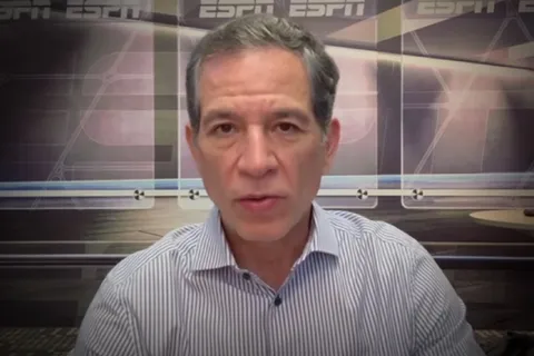 Javier Alarcón fue más allá del presente de Cruz Azul y marcó los aspectos que aún debe corregir.
