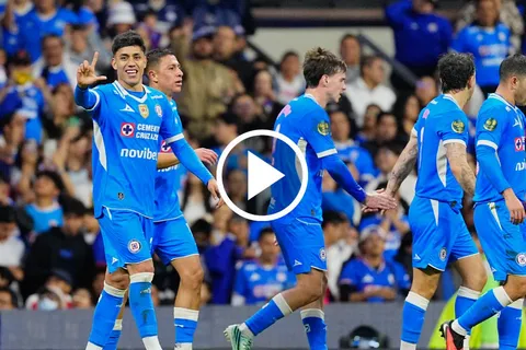 Cruz Azul golea a Juárez en el Banorte con goles de Montaño, Charly, Campos y Palavecino.