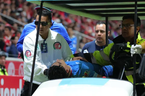 Luka Romero sufrió un duro golpe ante Toluca.