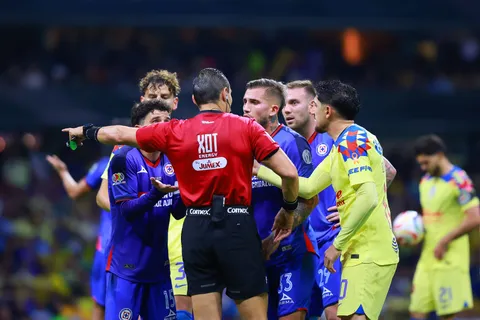 "Vienen mensajes desde arriba", periodista de ESPN revela ayudas arbitrales al América