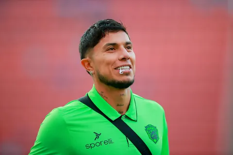 Ex Cruz Azul: la curiosa presentación de Melissa Rivas en el regreso de Carlos Salcedo al Estadio Azul