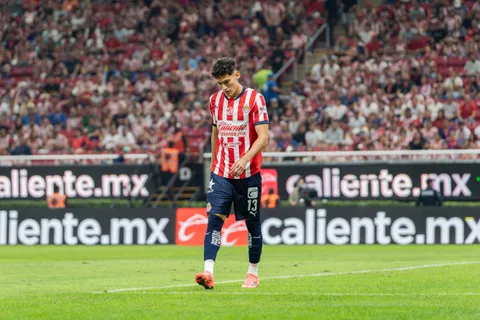 La infantil indirecta de Chivas de Guadalajara al Chiquete Orozco tras su fichaje por Cruz Azul