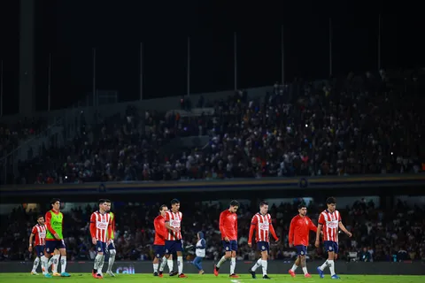 Se viene desbandada en Chivas: ¿Qué jugadores podría 'pescar' Cruz Azul?
