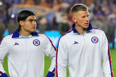 Mateusz Bogusz y Luka Romero estarían pensando en salir de Cruz Azul.