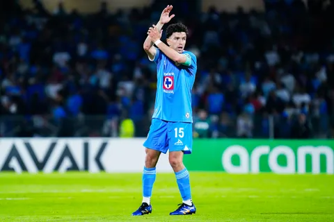 Nacho Rivero anotó el primer gol en la victoria de Cruz Azul.