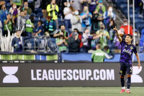 Cruz Azul puede inscribir al Toro Fernández y a Giorgos Giakoumakis para la Leagues Cup 2025