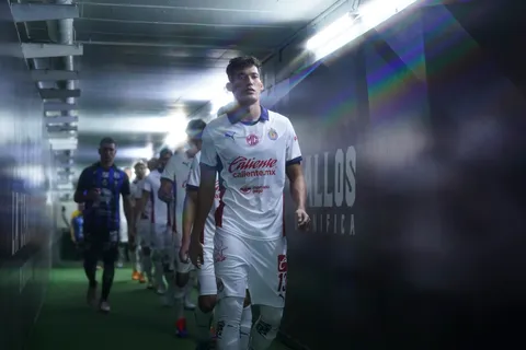 ¿Cruz Azul acelera por el fichaje de Chiquete Orozco tras la salida oficial de Carlos Salcedo?