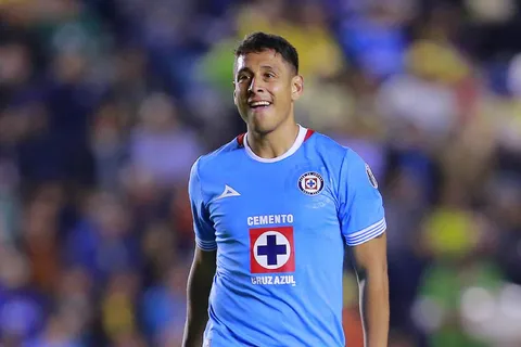 Las razones por las que Luis Romo le habría dado el sí a Chivas