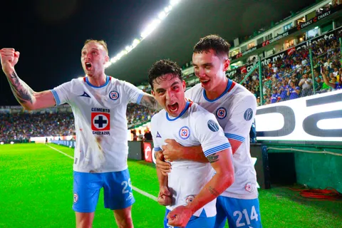 Lolo Faravelli fue uno de los héroes de la noche en Cruz Azul.
