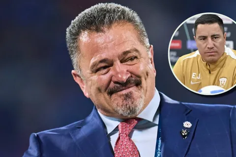 El Gigante no tuvo piedad contra el DT de Pumas.