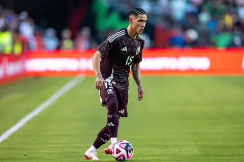 Uriel Antuna será titular en México ante Jamaica.