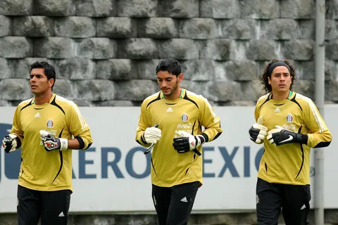 Ex Cruz Azul: Jesús Corona sí tuvo enfrentamiento con Memo Ochoa en la Selección mexicana
