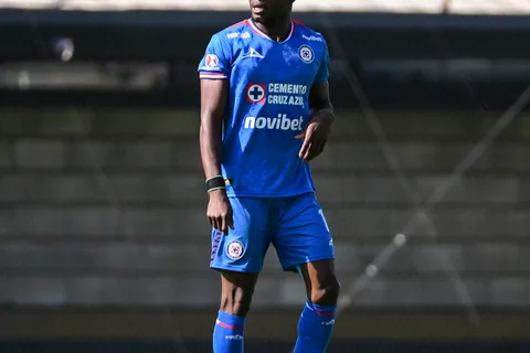 Contundente decisión de Cruz Azul con Christian Ebere tras su problema migratorio en Estados Unidos