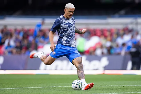Cruz Azul avanza en la renovación de Gabriel Fernández.