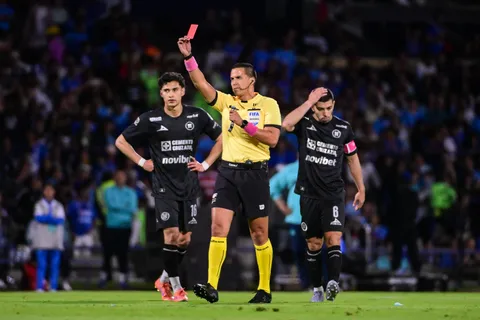 Cruz Azul quiso vetarlo de la final de Liga MX y ahora volverá a dirigirlo en el Apertura 2026.