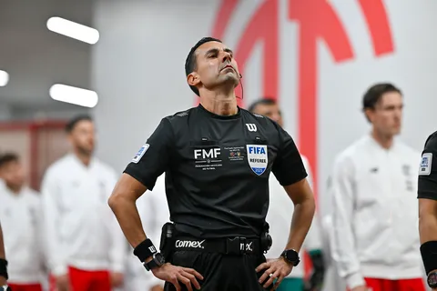 César Ramos será quien imparta justicia en un juego cargado de tensión por las polémicas arbitrales.