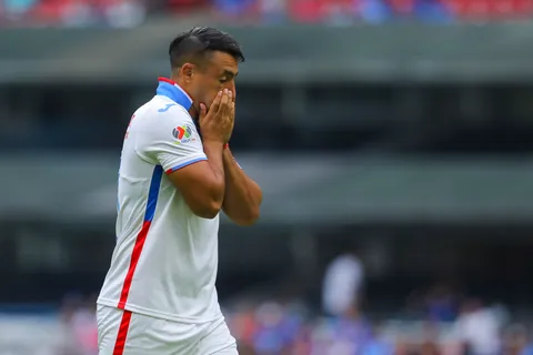 "Se te extraña": Solo un jugador de Cruz Azul se acordó del cumpleaños de Iván Morales
