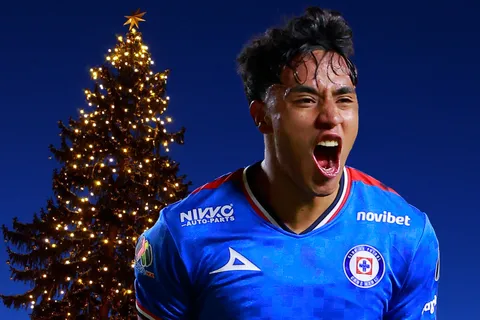 Amaury Morales presume para todo Cruz Azul en Navidad.