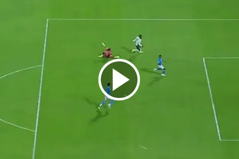 Kevin Mier se lució con gran atajada ante León.