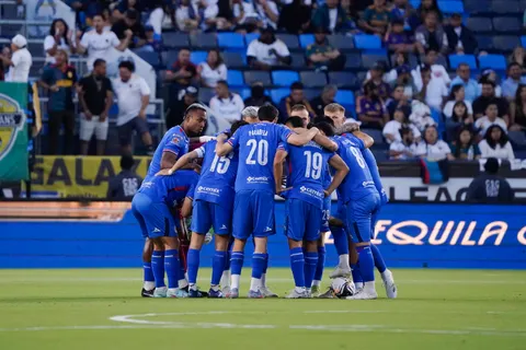 Cruz Azul no pudo ganarle en los 90 a LA Galaxy y perdió goles importantes.