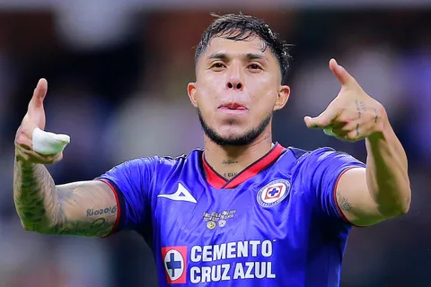 La misteriosa publicación de Carlos Salcedo entrenando mientras se resuelve su salida de Cruz Azul