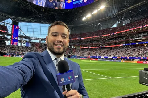 Adrián Esparza fue irónico sobre la elección del DT de Cruz Azul.