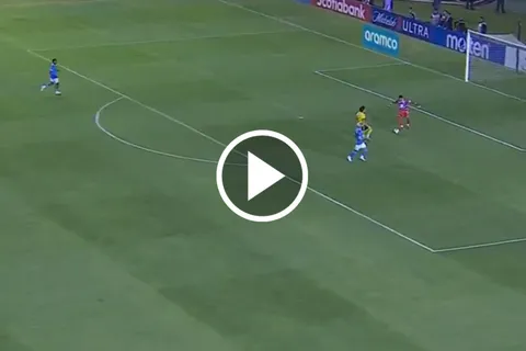 ¡Se vistió de René Higuita! La jugada temeraria de Kevin Mier en el Cruz Azul vs. Club América