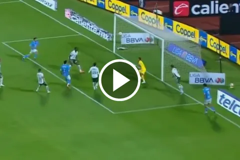 Nacho Rivero y un gol clave para Cruz Azul.