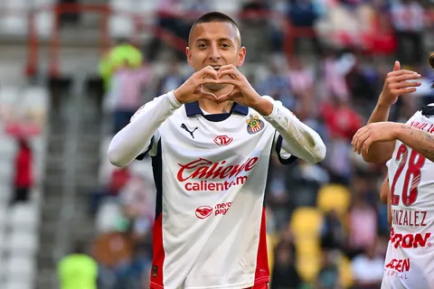 Ricardo Peláez deslizó que el Piojo Alvarado está cerca de Cruz Azul