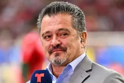 El ídolo cementero destrozó al Tri.
