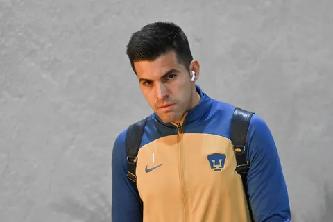 "Le falta humildad": Afición de Cruz Azul explota contra Julio González
