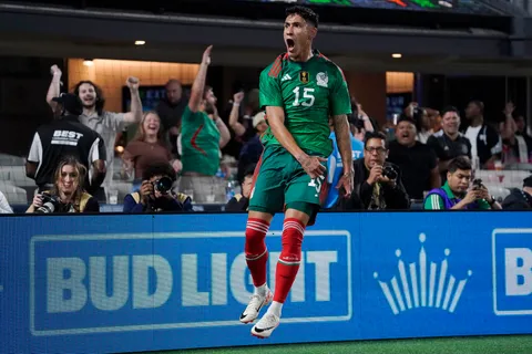 Uriel Antuna apunta a ser titular con la Selección Mexicana.