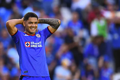 ¿$11 millones tirados? Cruz Azul empieza a no creer en el Toro Fernández y toma una decisión
