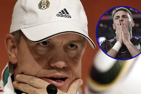 La primera decisión de Javier Aguirre en la Selección Mexicana que perjudicaría a Santi Giménez