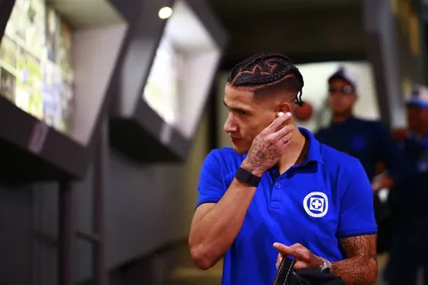 Uriel Antuna dejó de sonreír: desde Cruz Azul explicaron el porqué del humor del Brujo