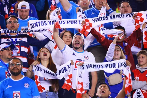 Afición de Cruz Azul señala al responsable de la derrota ante LAFC y piden cambios: "Vergüenza"