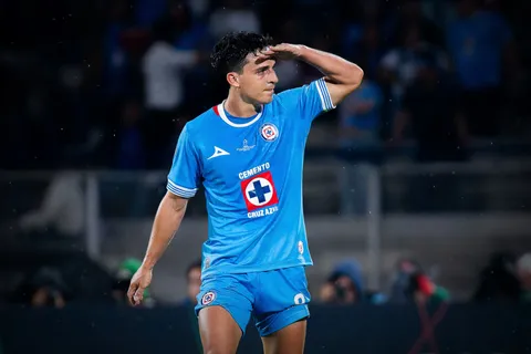 El argentino se refirió a la competencia interna que se vive en Cruz Azul.