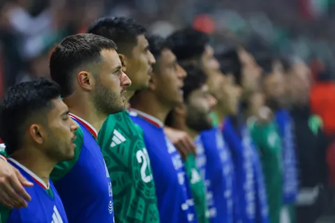 Santiago Giménez no vio minutos en el debut de México
